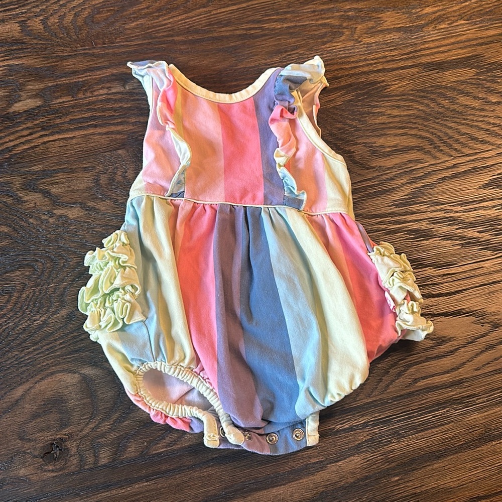 Ruffle Butts Bubble